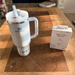 NWT 40 oz Stanley Light Gray Tumbler with Boot & Straw Cover ULINE

LOT C
